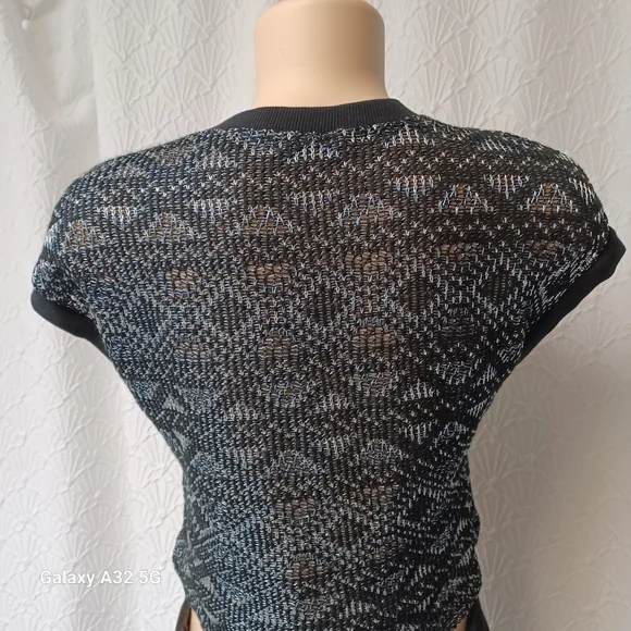 Zara Women Sz S Black and Gray Patterned Crop Top The label is missing, look at - Picture 8 of 12